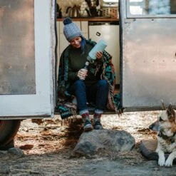 Earthwell Kewler Opener Vacuum Bottle 946ml Baja Sand 5 Earthwell Kewler Opener Vacuum Bottle 946ml Baja Sand -Klean Camping Shop earthwell kewler opener lifestyle 002